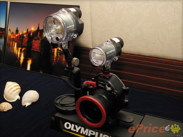 http://timg.eprice.com.hk/hk/dc/img/2010-07/15/2181/alexchow_3_64d23a5c6b76d5de9869bf435195394e.jpg