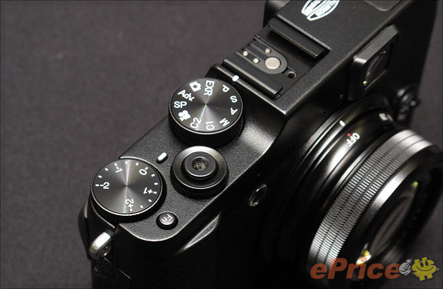 大光圈復古機賣 $5980　Fujifilm X10 實機試玩