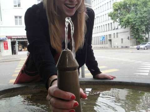 矮額~這樣喝水也讓人太害羞了 矮額~這樣喝水也讓人太害羞了