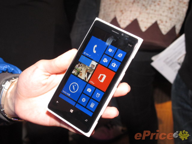 Lumia 920/820 香港上市：售 5598/4398 港币