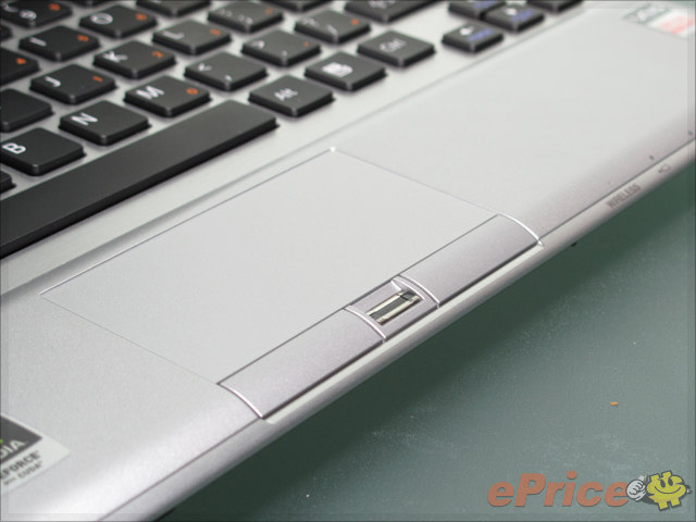 Sony VAIO Z 新版 Quad SSD 快足五倍 Sony VAIO Z 新版 Quad SSD 快足五倍