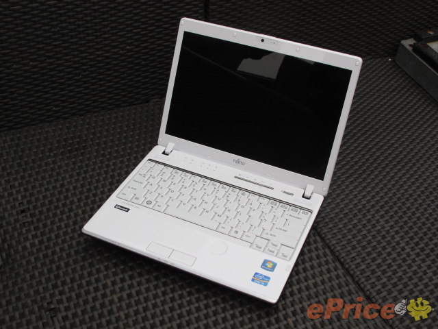 1.5KG 商務輕機 Fujitsu LIFEBOOK PH701