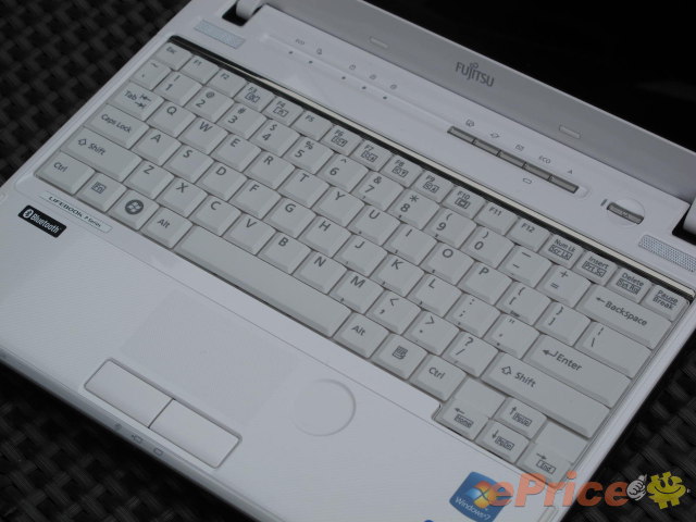 1.5KG 商務輕機 Fujitsu LIFEBOOK PH701