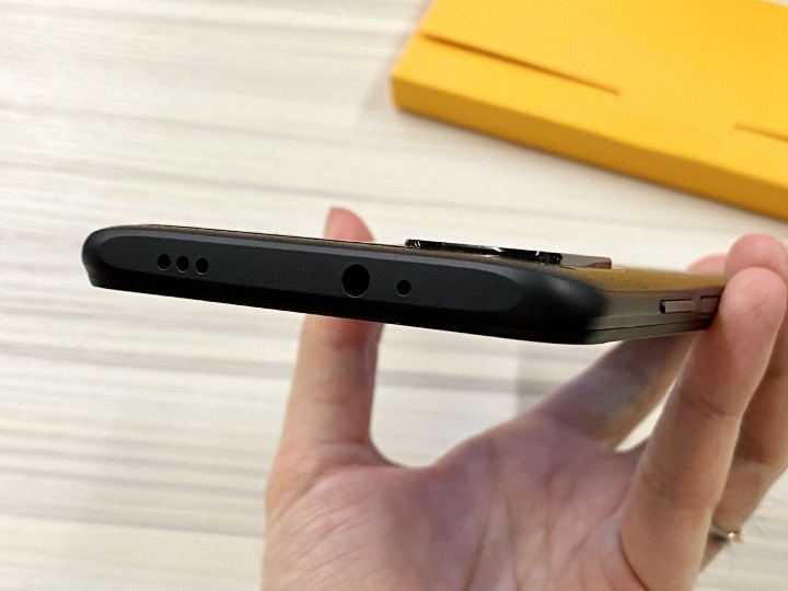 3.5mm 耳機孔。