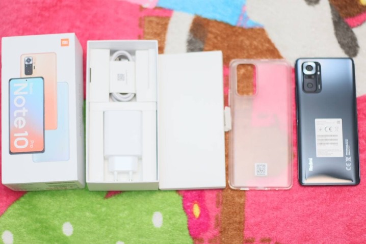跟機有火牛、充電線、磨砂膠套。 跟機有火牛、充電線、磨砂膠套。