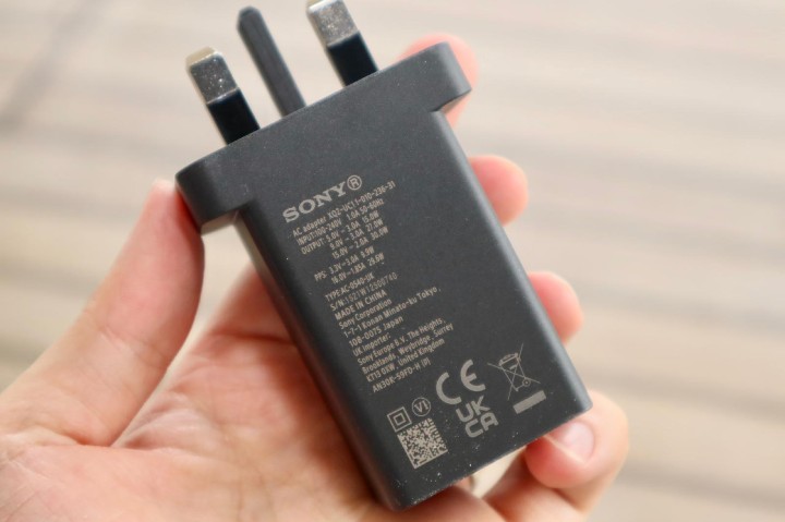 充電器最多支援 30W 快充
