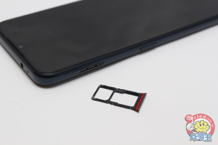 支援外置 microSD 記憶卡